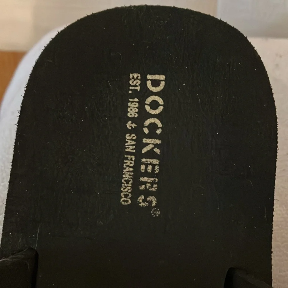 Dockers Black Men’s Faux Leather Slide Sandal Measures 11.5” as no size shown.